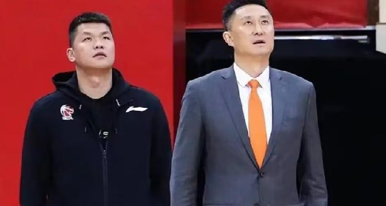 杜锋和朱芳雨双双离任，很多人说是新老板清洗功勋。但张勇军一句话点破真相：“杜锋身