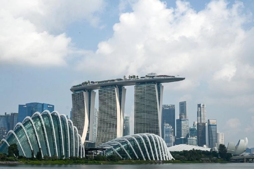 不少中国人热衷赌博，到国外旅游时还会到当地赌场“碰碰运气”。据中国驻新加坡大使馆