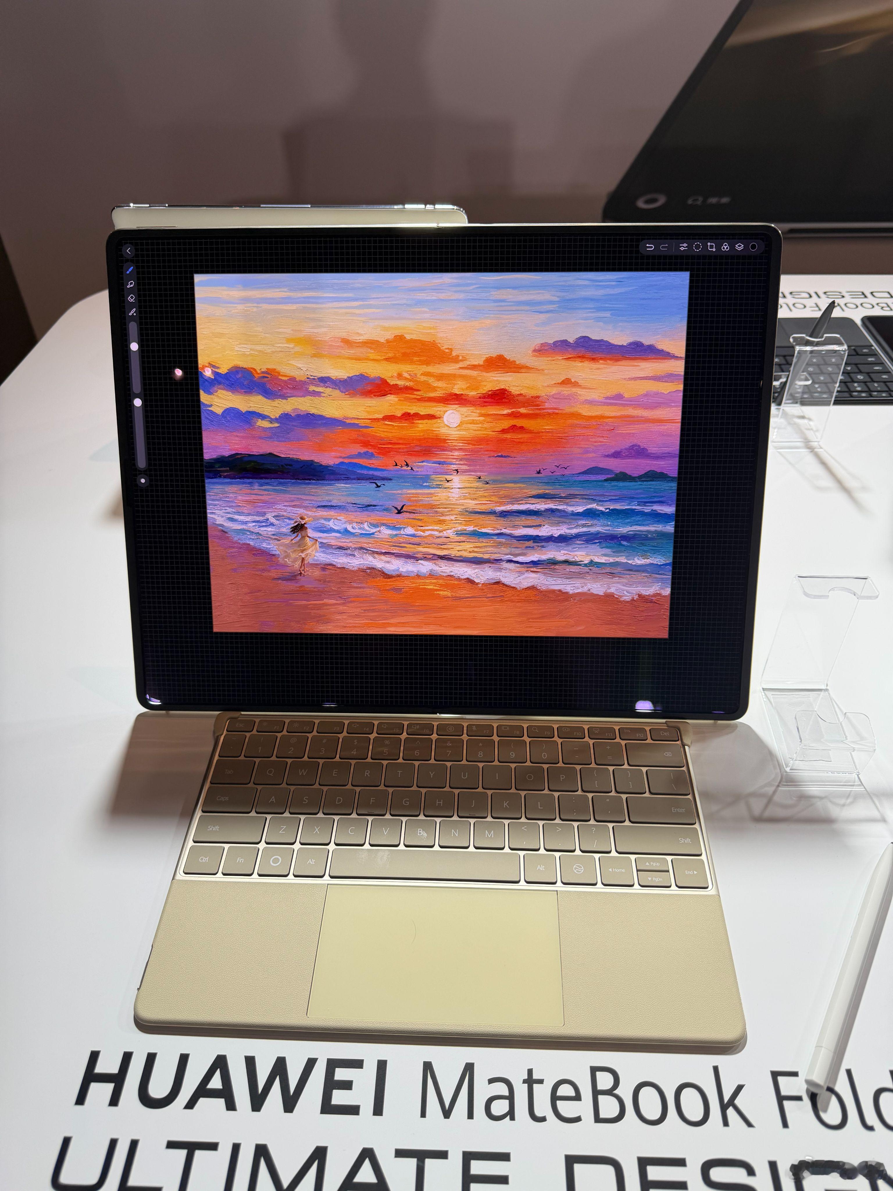折叠本又有新选择了！鸿蒙折叠电脑新品首发开箱新款华为MateBook Fold 