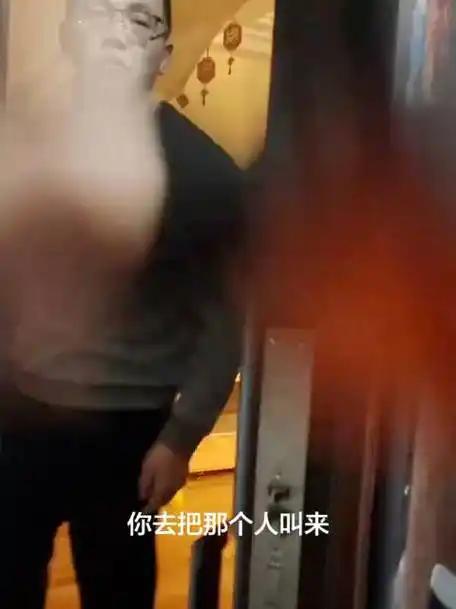 外卖放门口遭投诉，骑手的无奈谁能懂
 4月3日，上海一桩外卖投诉事件闹得沸沸扬扬