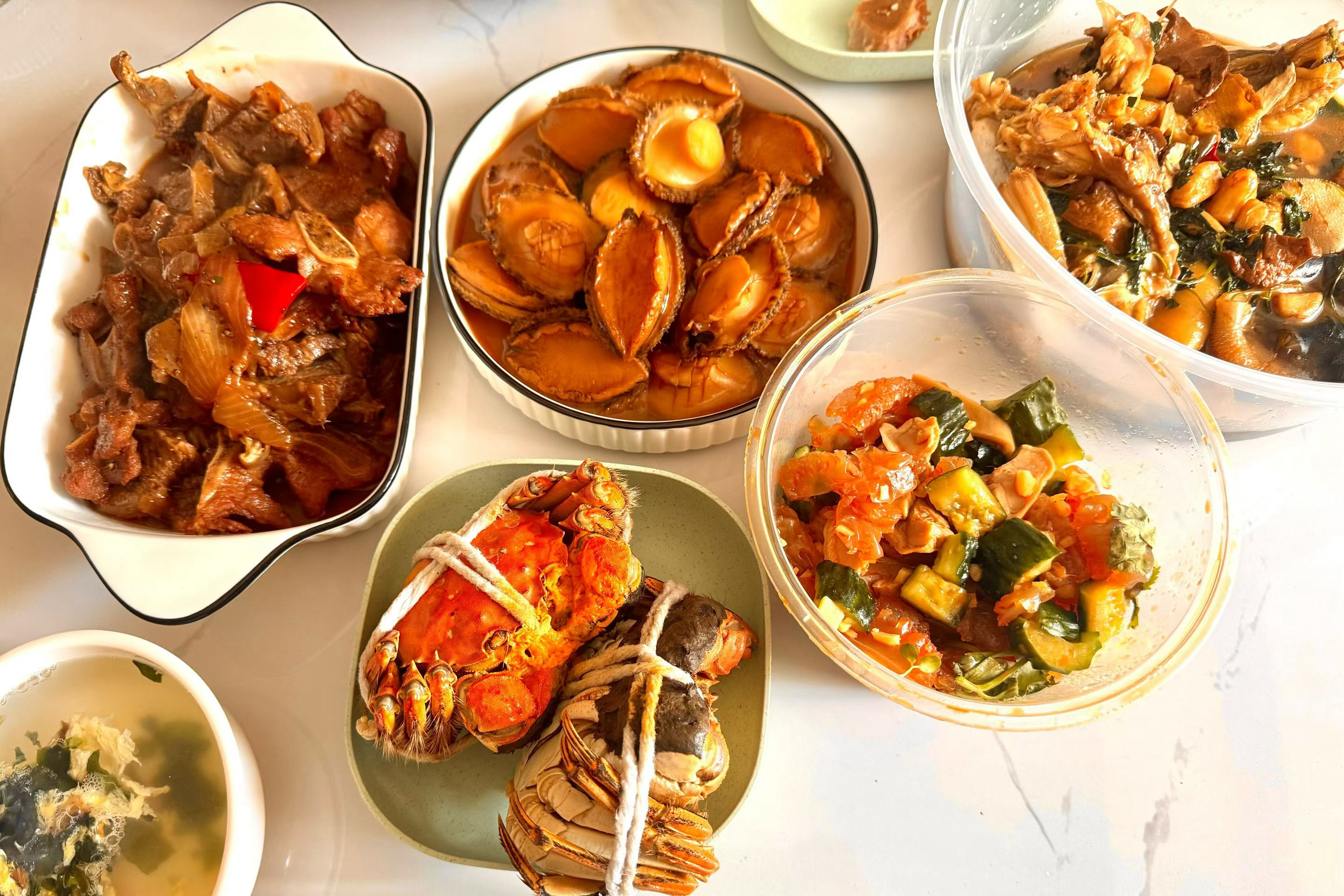 为了庆祝湖人周一赢球，特意加餐两只肥蟹！