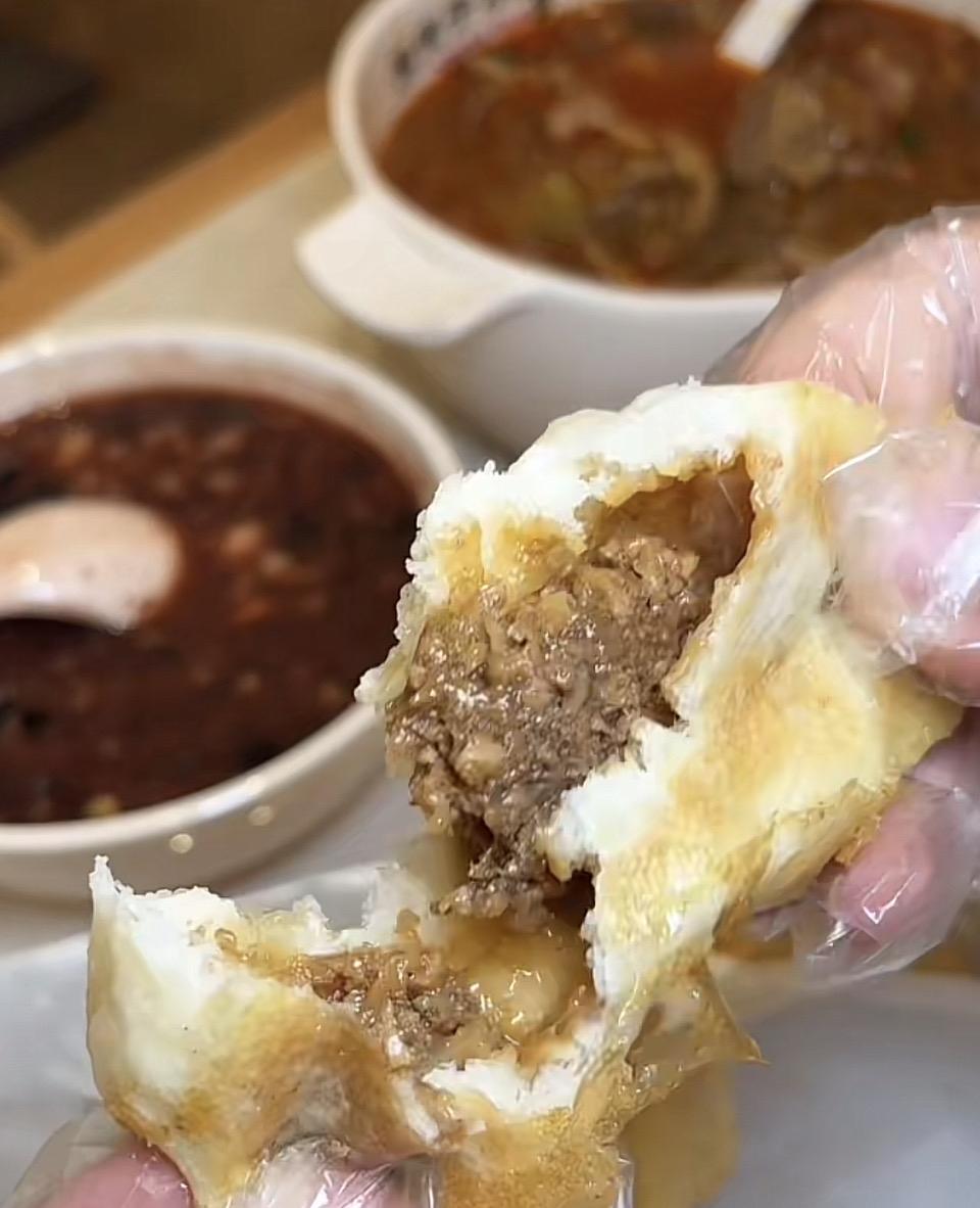 美味肉夹馍，一口咬下去，幸福感爆棚！😋🍞🍜吃饭需要仪式