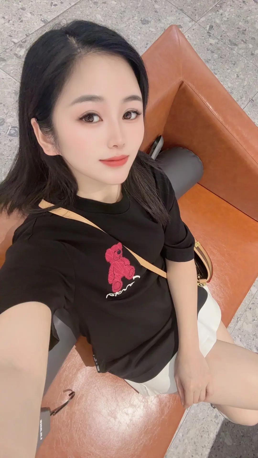 中年，是年龄!少女，是心态，希望在烟熏火燎的生活中，依旧眼里有纯真，脸...