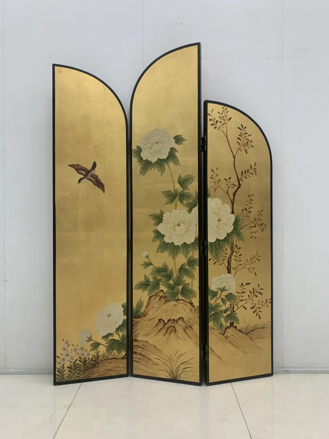 三扇造型屏风