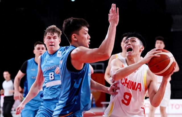 开门红！男篮 99-61 大胜哈萨克斯坦，为小组赛开个好头