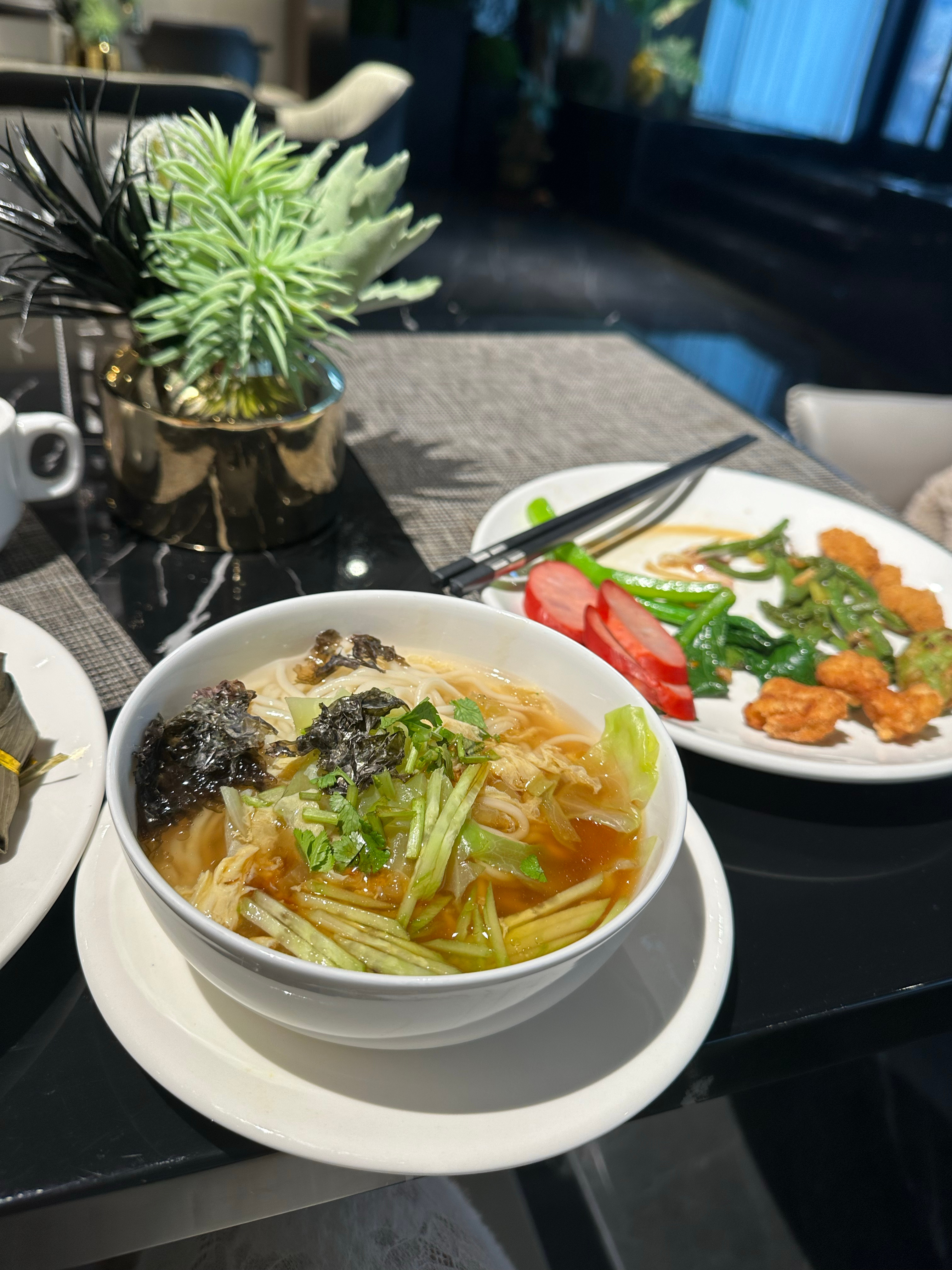 吃个面，出发回杭州[馋嘴][馋嘴][爱你] ​​​