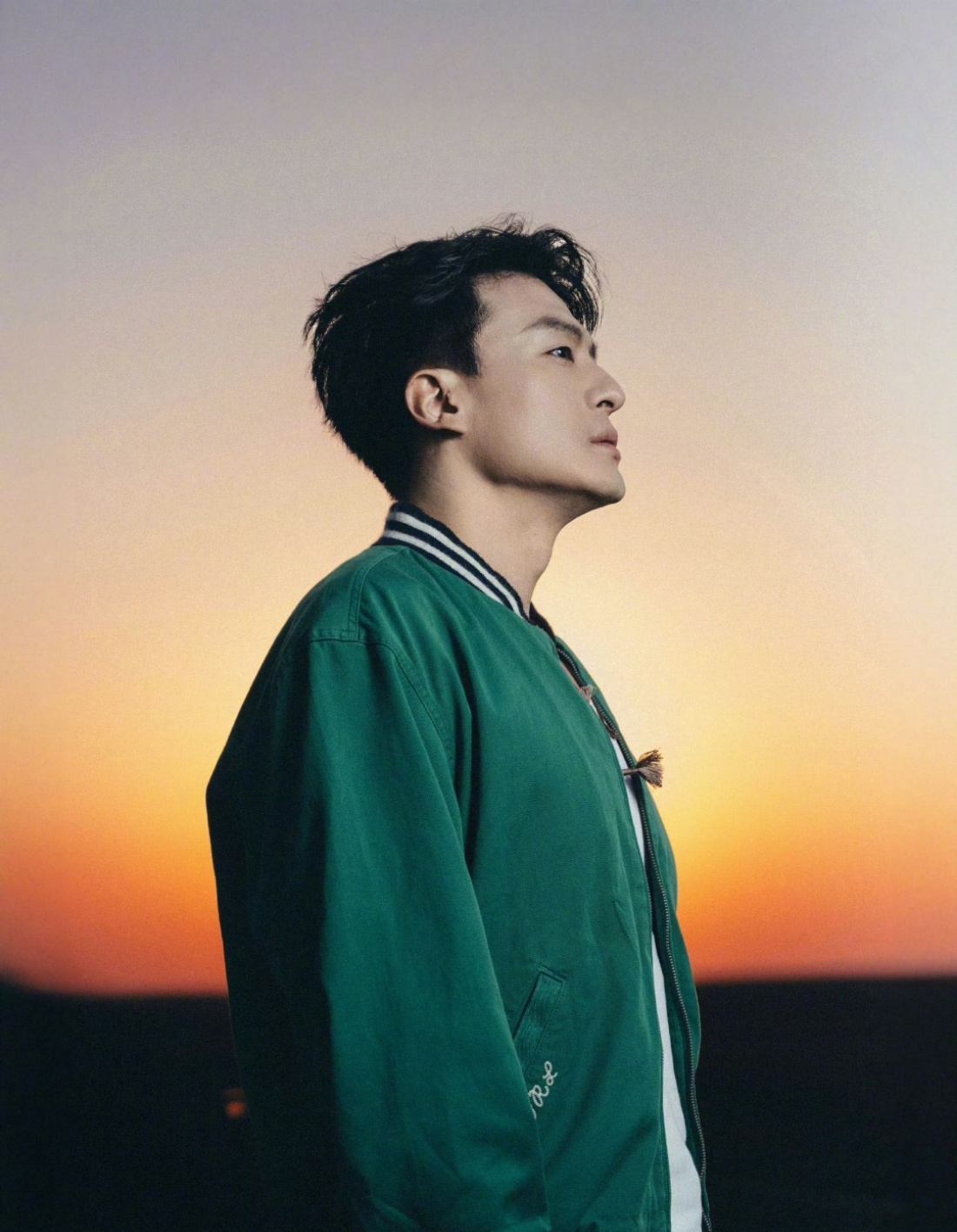 孙艺洲活该你帅，夕阳这样的美景再配上帅哥！这谁不爱[期待][期待] ​​​