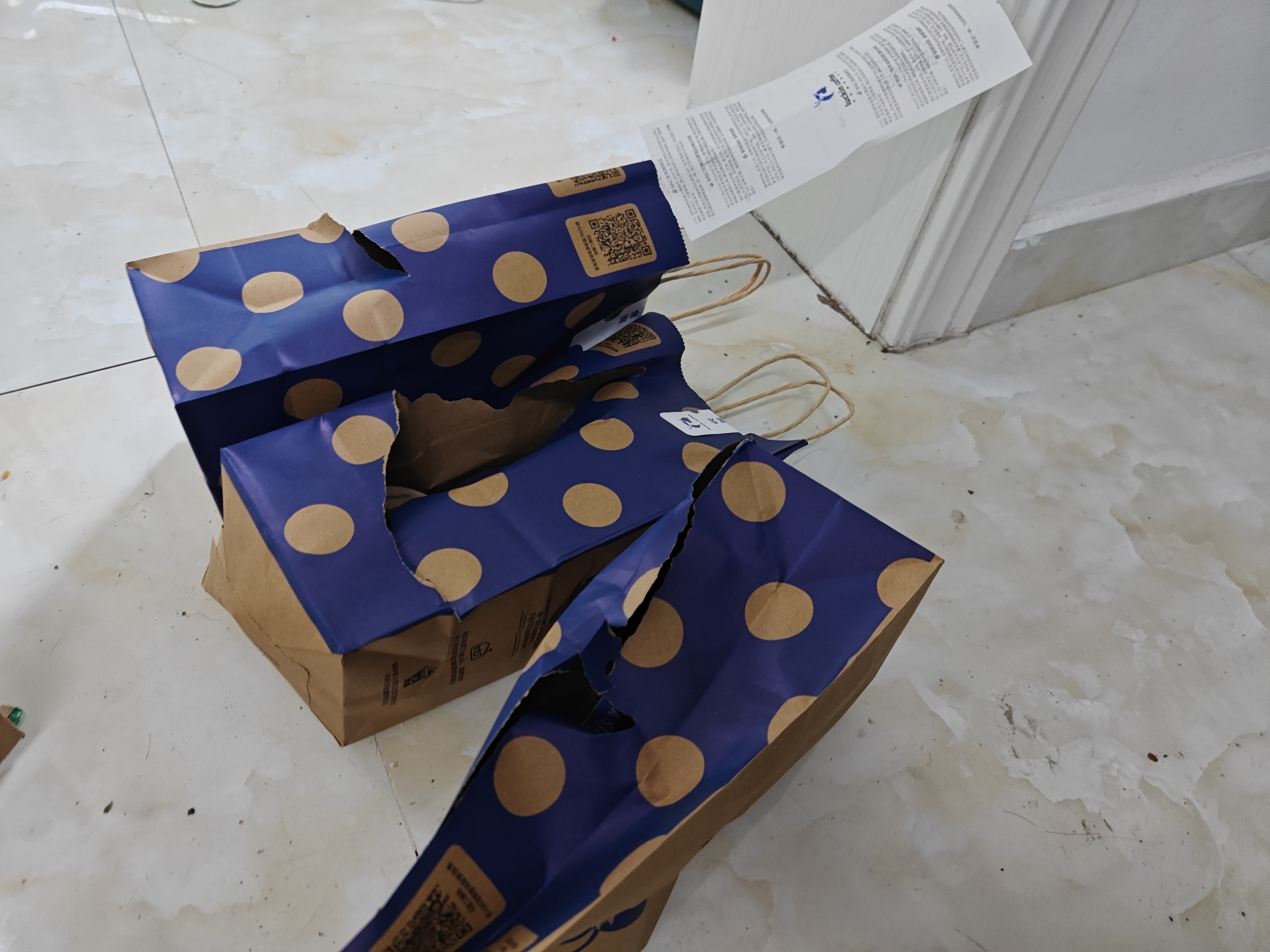 高强度工作，饭可以不吃，咖啡必须安排。终于体会到上海为啥对咖啡情有独钟了。 ​​
