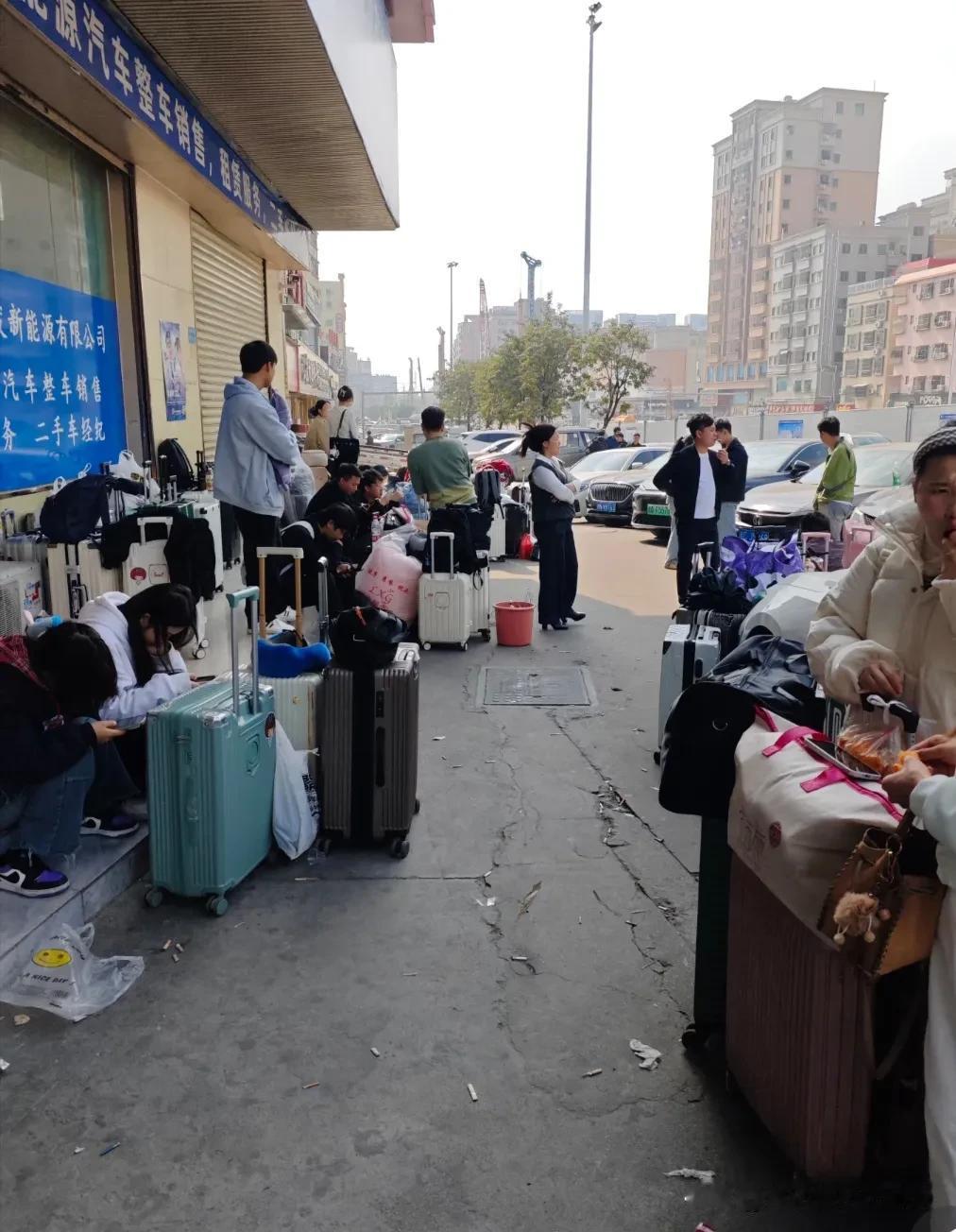 大量寒假工出来找活干，真希望他们都能遇到良心中介。就说2022年，海外新冠试剂紧