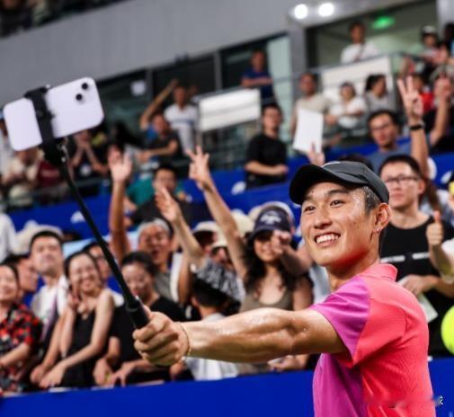 商竣程创造历史。
🇨🇳商竣程今天排名从第51位上升到第49位，成为ATP历史