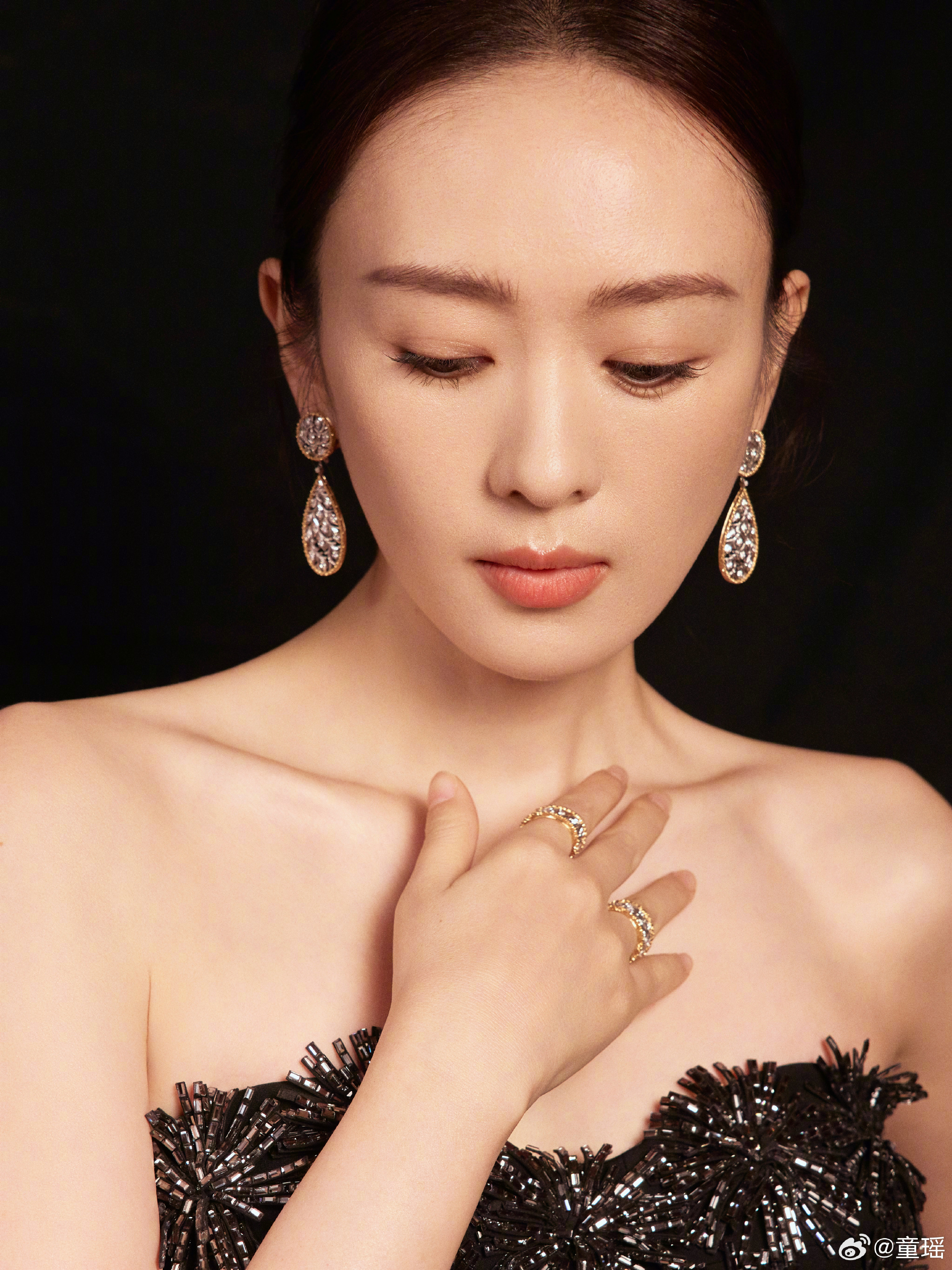 童瑶离开壹心童瑶发文告别壹心 童瑶发文告别壹心： “人生就是一站接着一站。感谢五