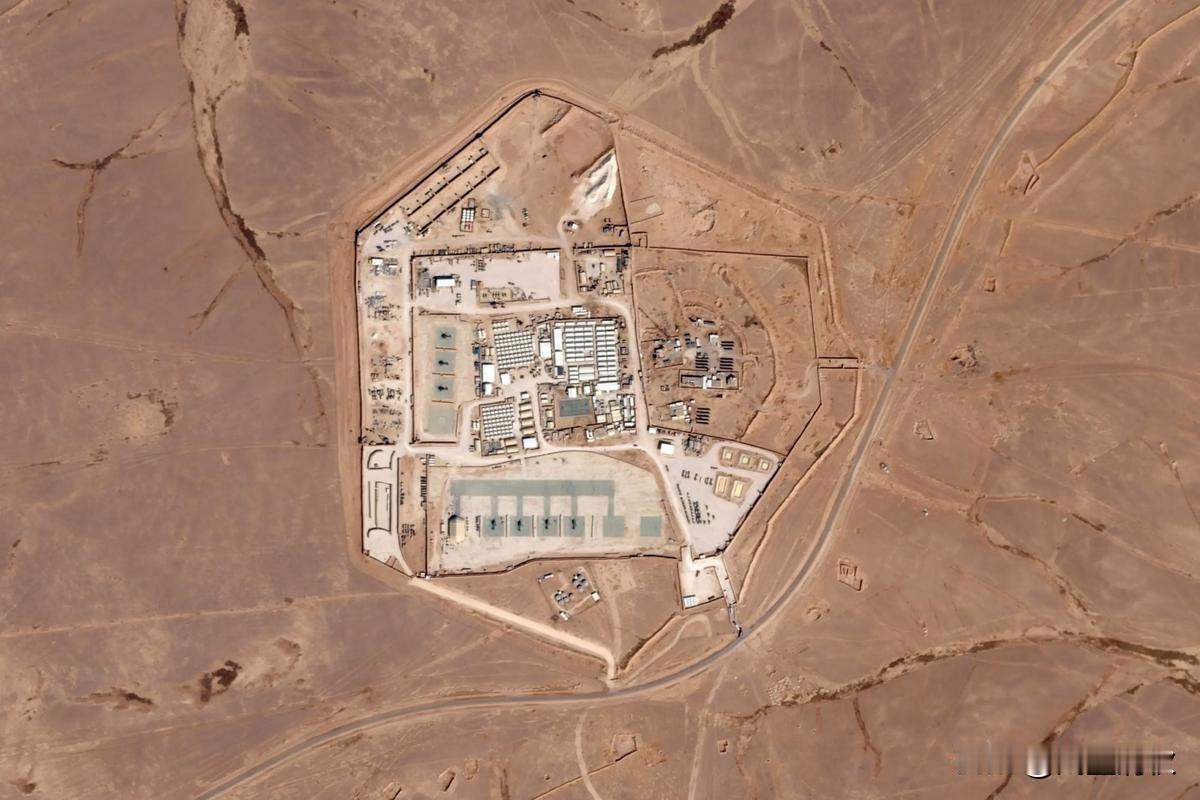 美军10年叙利亚霸权彻底落幕！最后基地移交，连家底都顾不上收
 
2026年4月