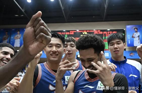 四川为了保级，也是拼了！开局2连胜，竟然和上海队胜率相同，排在积分榜首位，往时不