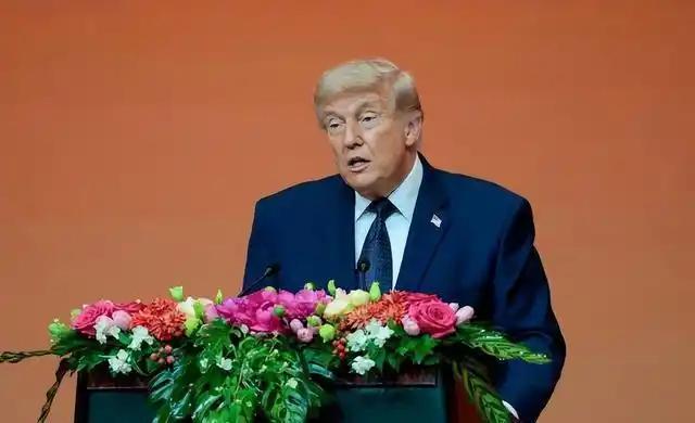 美媒集体破防！黄仁勋压轴登机暗藏狠局，特朗普访华为何让西方猛然看清中国真正底牌？