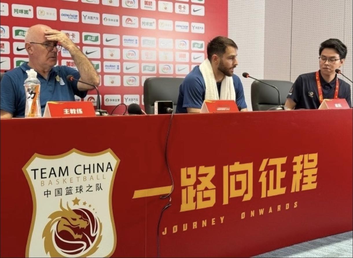 中国与乌拉圭第二场比赛后，乌主帅说：能赢中国男篮是因为裁判公正了。赛场上赢你，场
