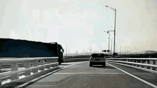 白色小车撤回了一个死亡通知。