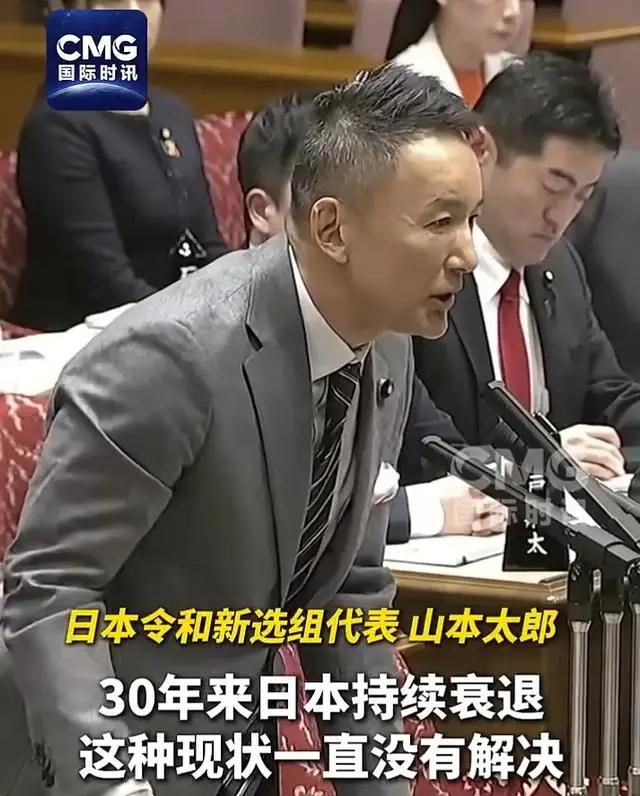 日本国会参议院12月15日举行的预算委员会会议上，日本参议员，令和新选组代表山本