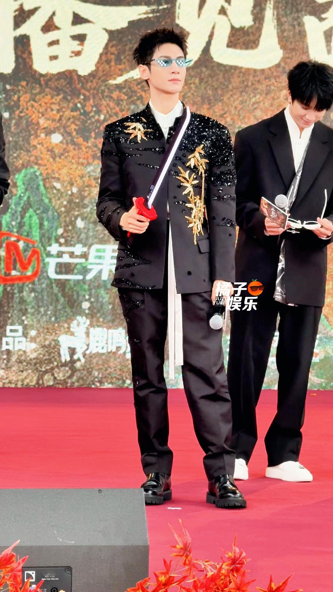 罗云熙淡淡的又很bking的一段耍剑🗡️水龙吟开播见面会 ​​​