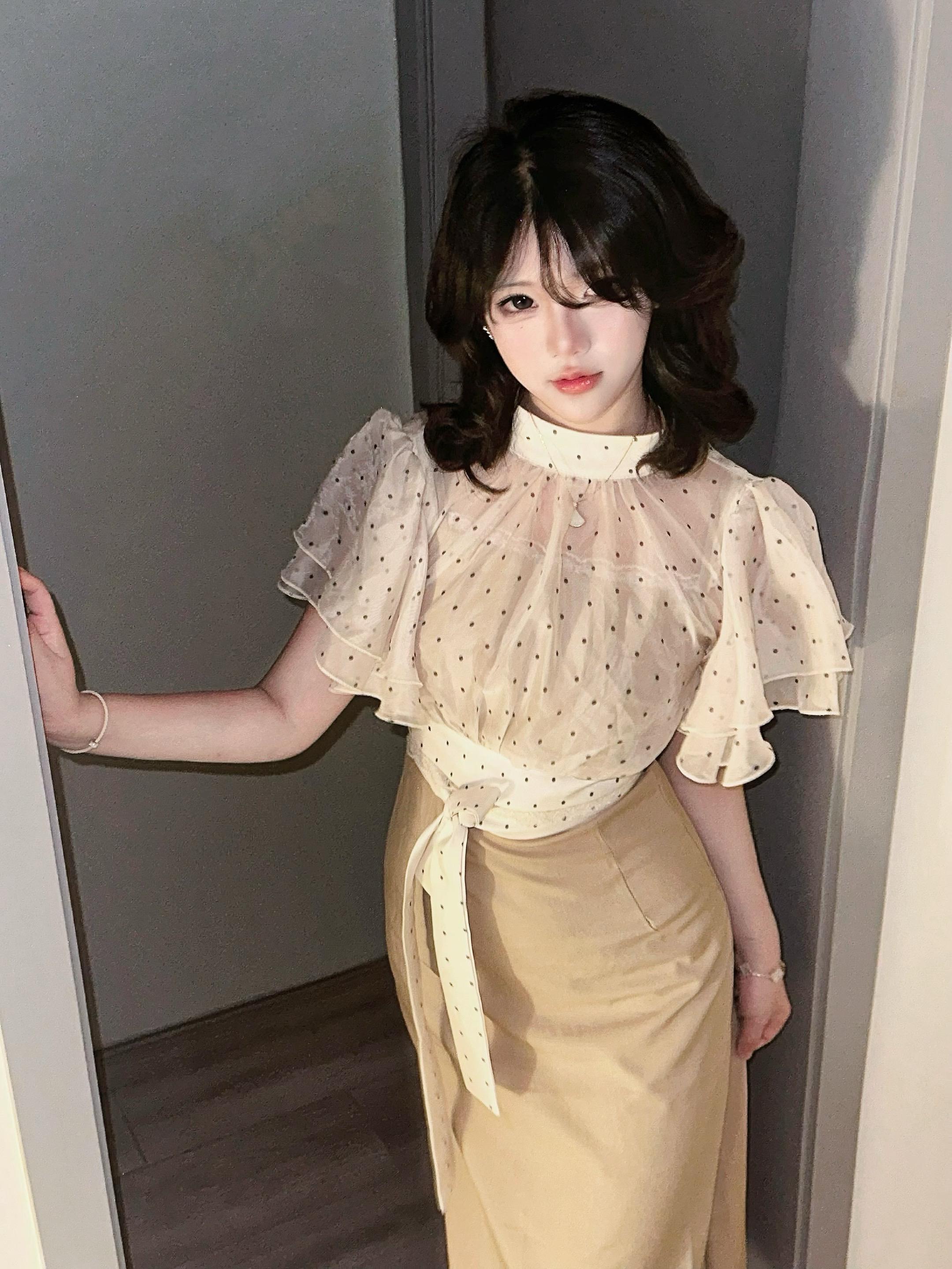 “窄门之外是芸芸众生 窄门之内只有你我”