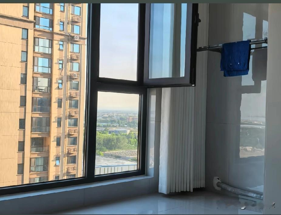 我一个北方朋友说，她没来成都之前看到网络上说四川人大冬天都要开窗通风，她以为是段