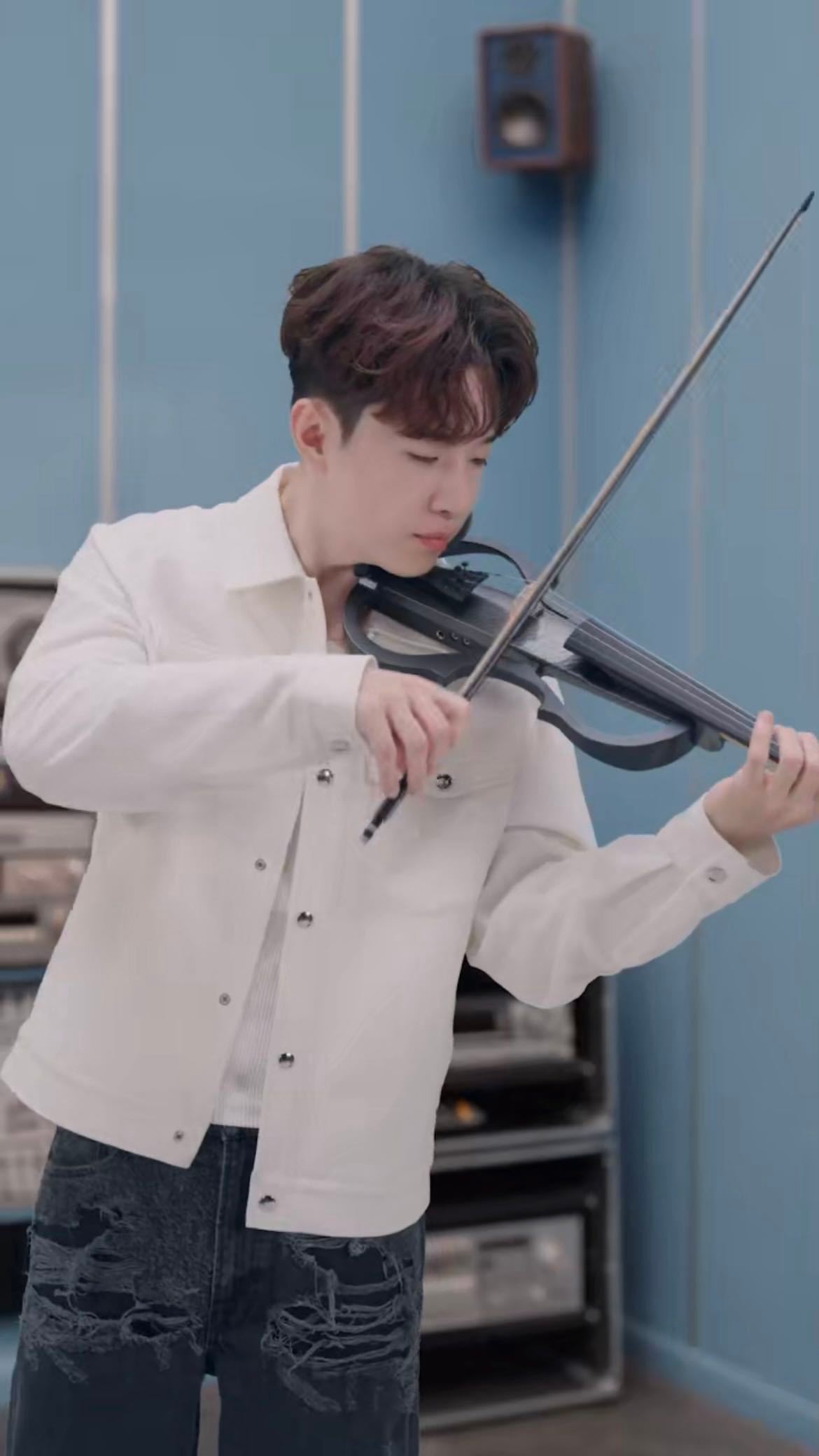 这次明星buff算是叠满了 会乐器的男人最帅啦！不愧是音乐才子Henry-Lau