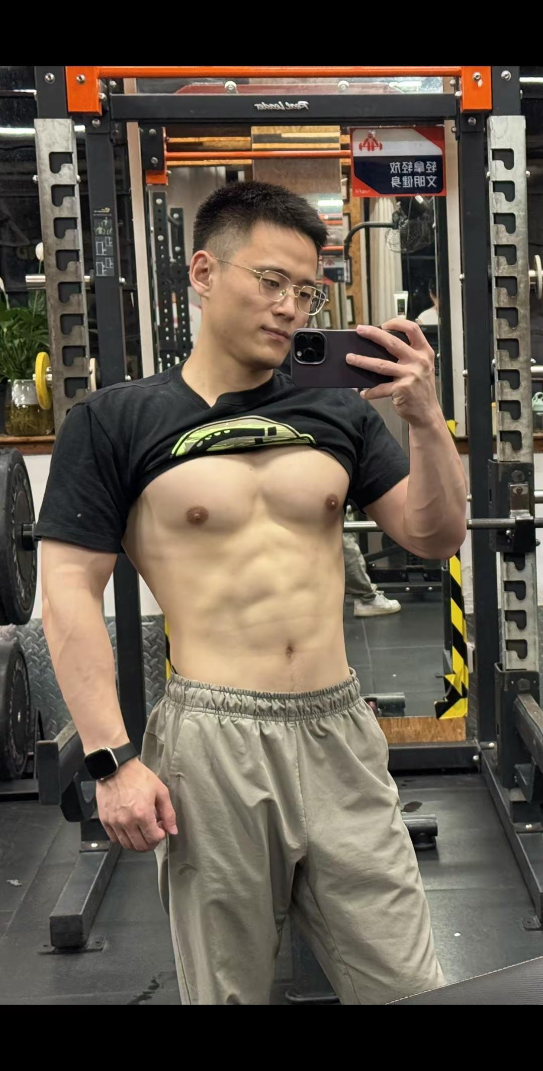 黑色衣服显小