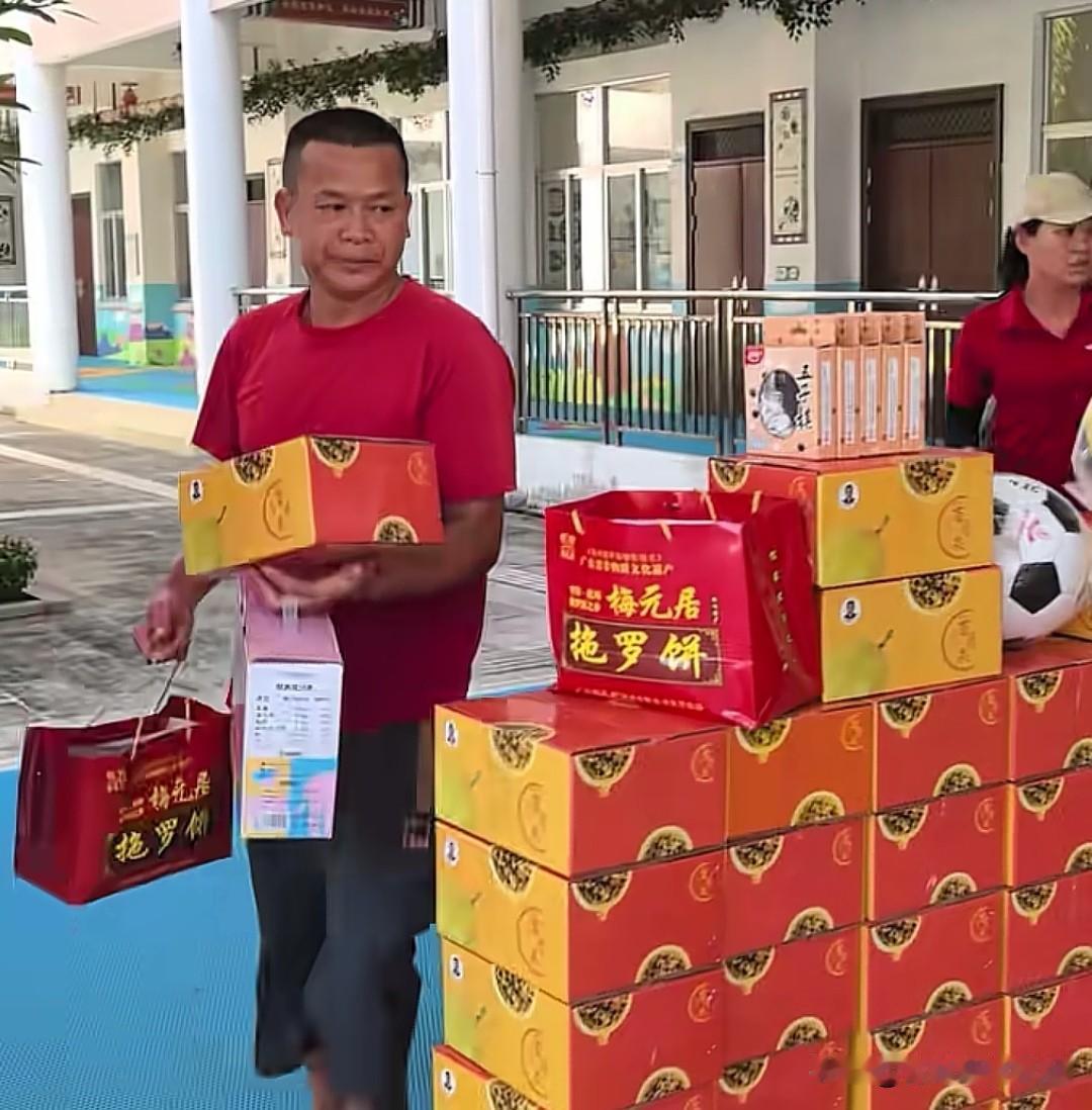 不靠冠军热度做公益，全爸携梅元居暖心慰问麻章特校。
六一来临之际，全红婵父亲全文