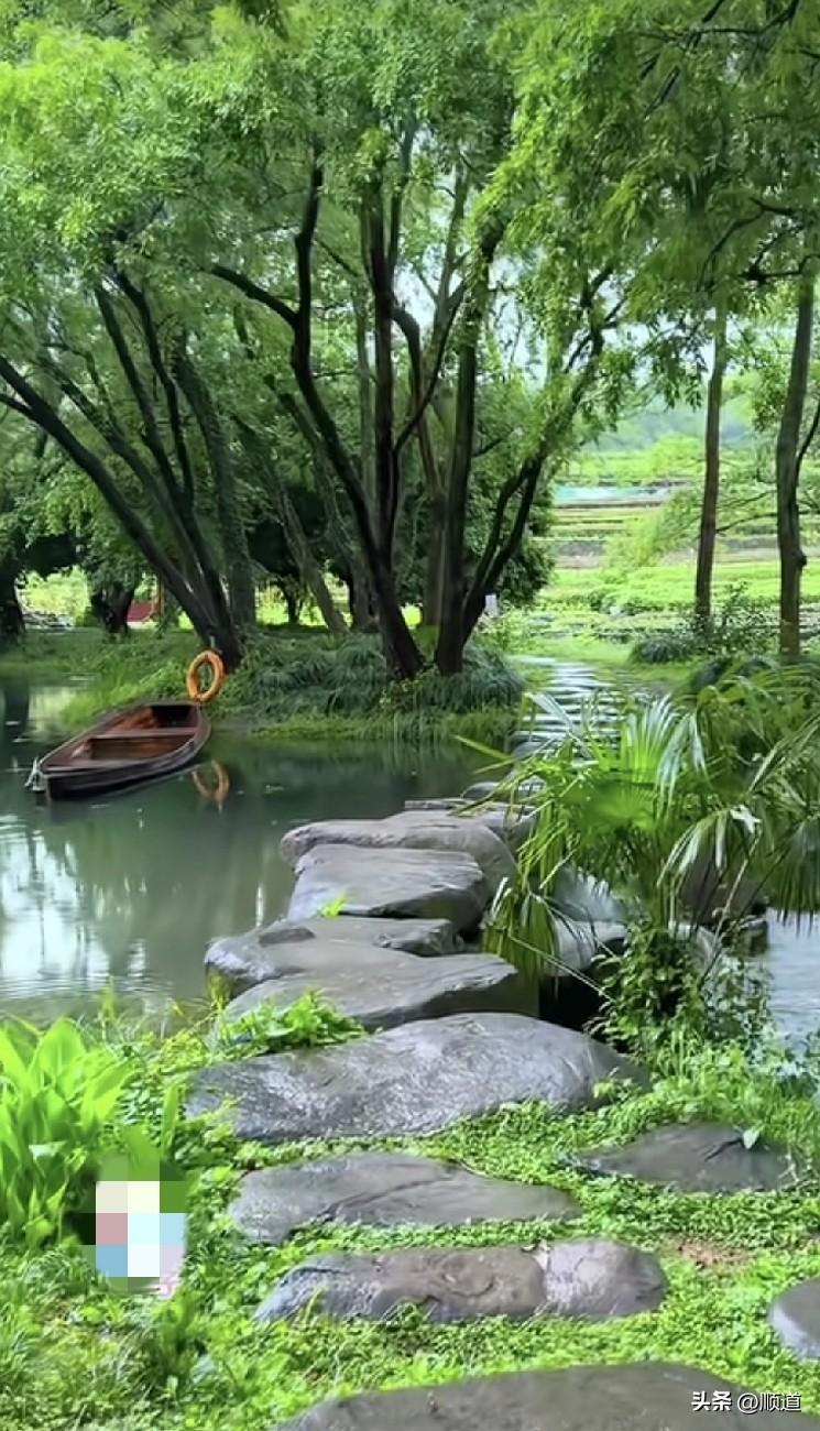 许多离异带孩子的年轻妈妈，由于再婚后不想当后妈，所以只要遇见一个未婚大龄男的，就