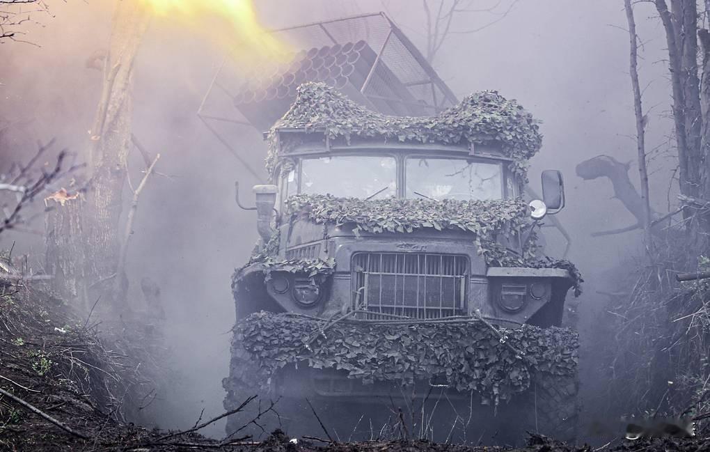 俄乌战场再传动向！俄军解放顿涅茨克关键社区，乌军单日损失1445人
 
俄乌冲突