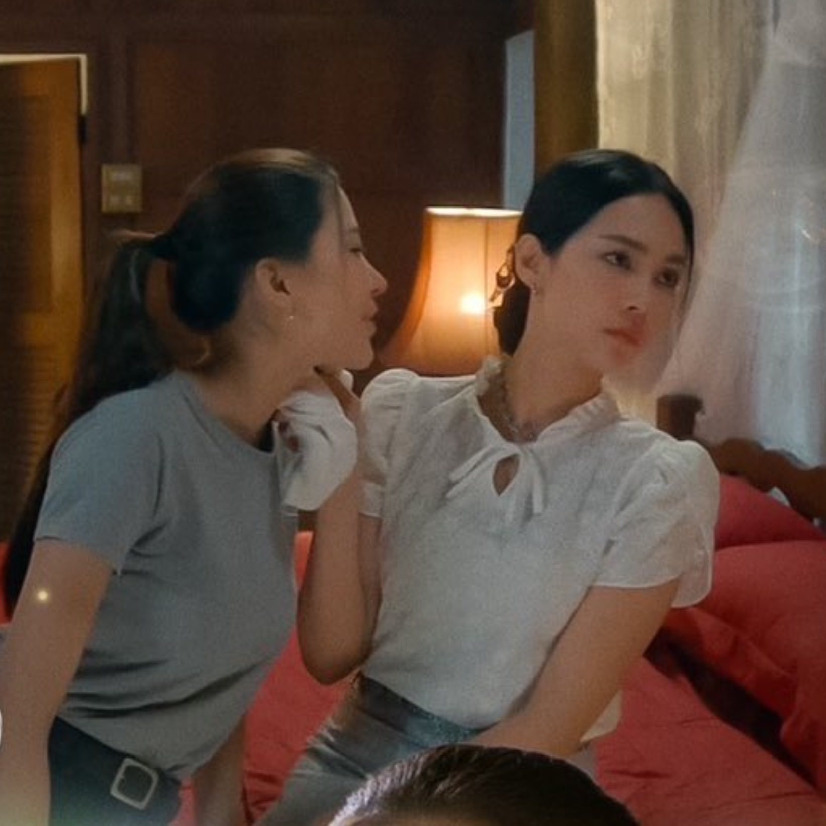 冷脸bulan好帅 有这么美的老婆在家都要跑出去喝酒，今晚peem就等着打地铺睡