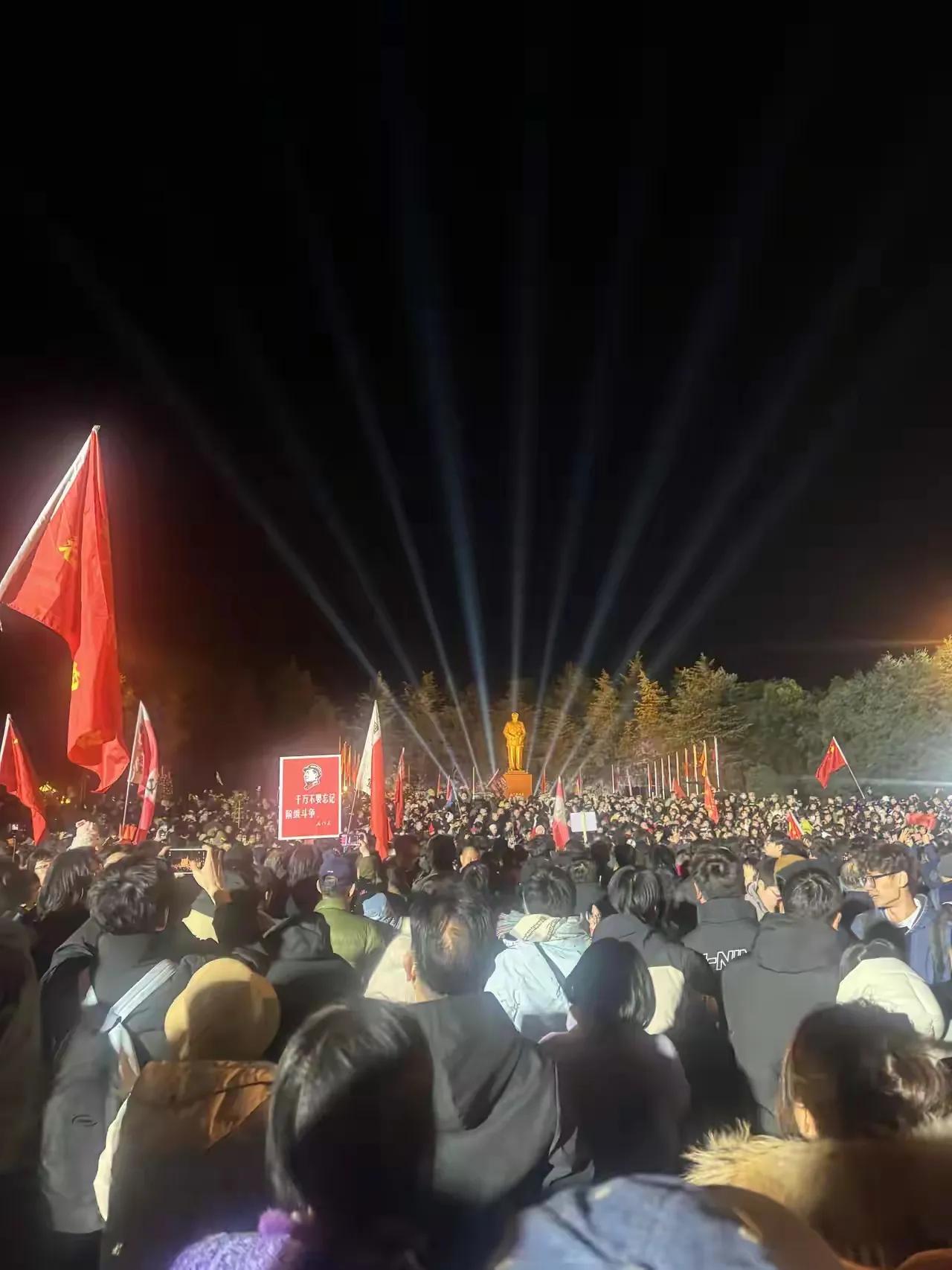 12月26日，这片土地最深情的纪念，永远留给毛主席！凌晨的湘潭毛泽东故居，不用号