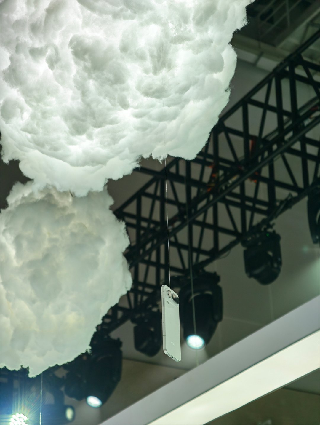 荣耀magic8 pro air 真机手感真是太绝了！史无前例的轻盈又很薄，手感