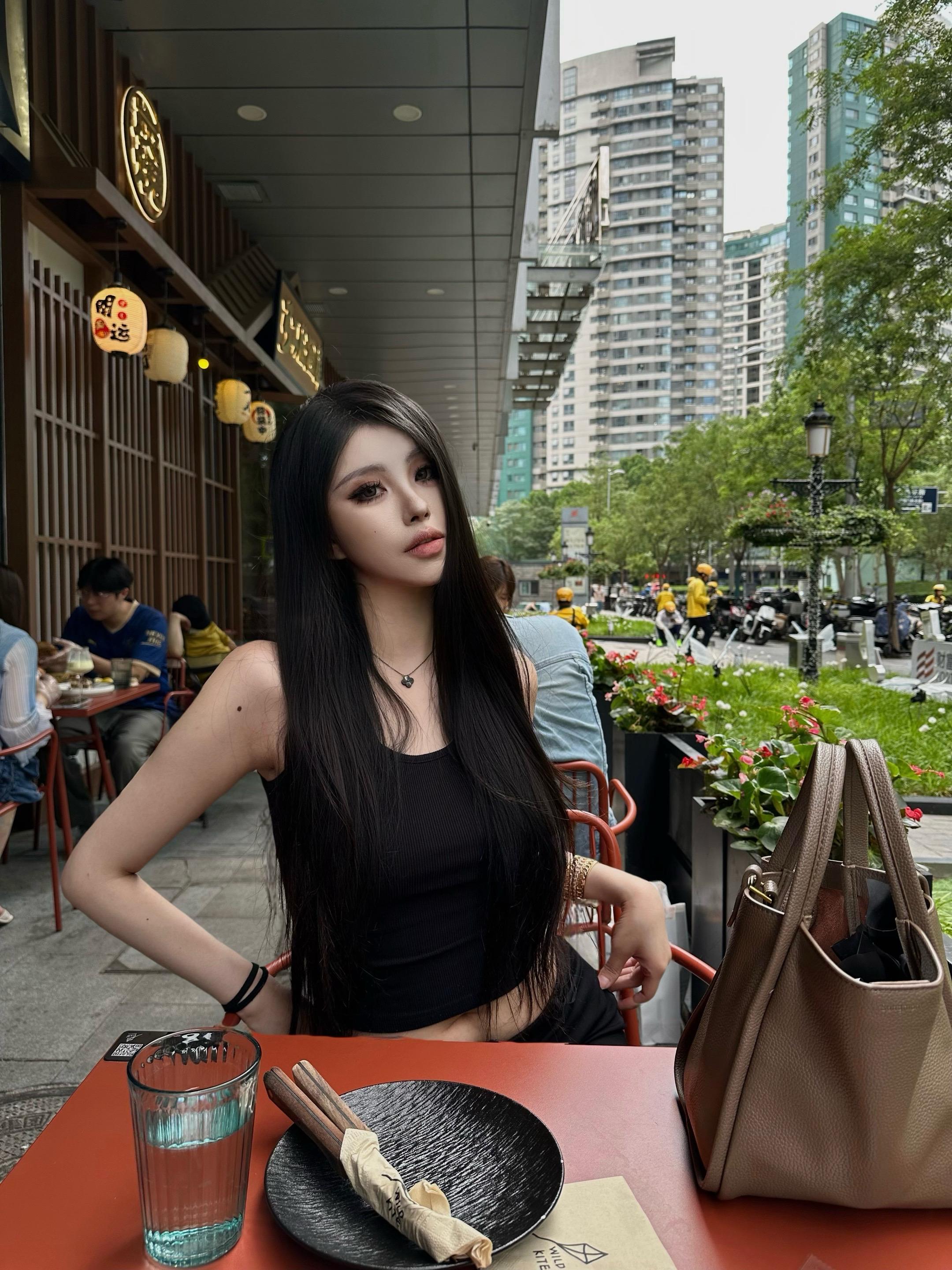 我是一个人类 一个人 类类的꒦ິ^꒦ິ。