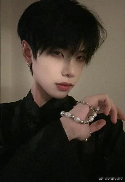 千万网红K总回老家结婚，大婚前夕尽出洋相，新娘侧脸神似杨颖 ​​​