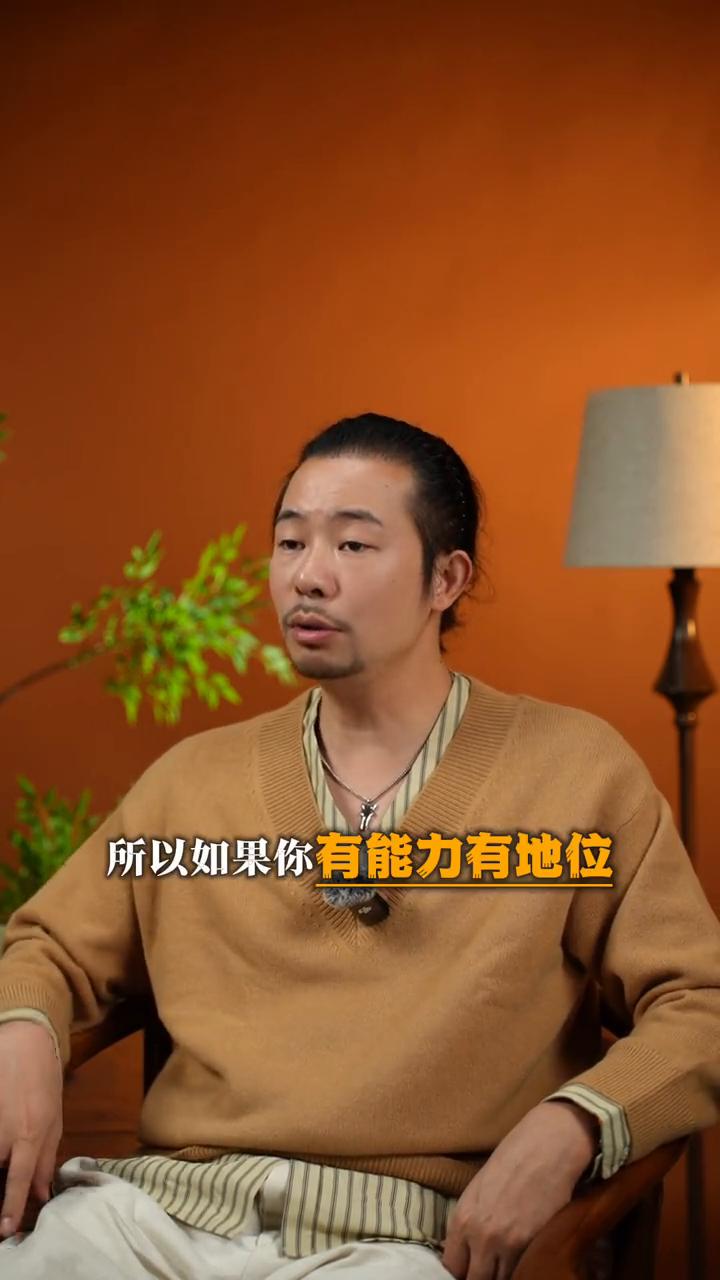 男人连老婆都护不住，那他就是个废物。
作为一个男人永远都不要允许别人说自己老婆的