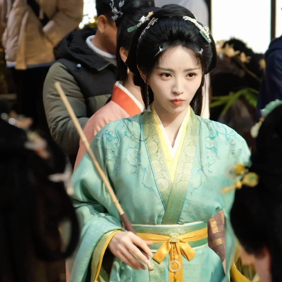 田曦薇立春live图 田曦薇立春live图，好乖好灵动的小田，剧组日常多多来 田