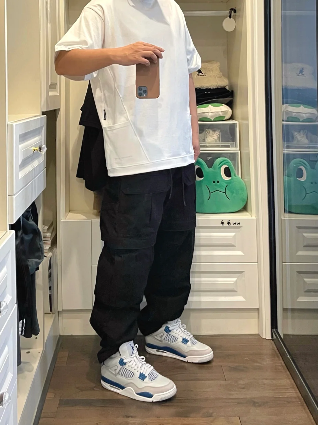 白色体恤｜工装裤穿搭