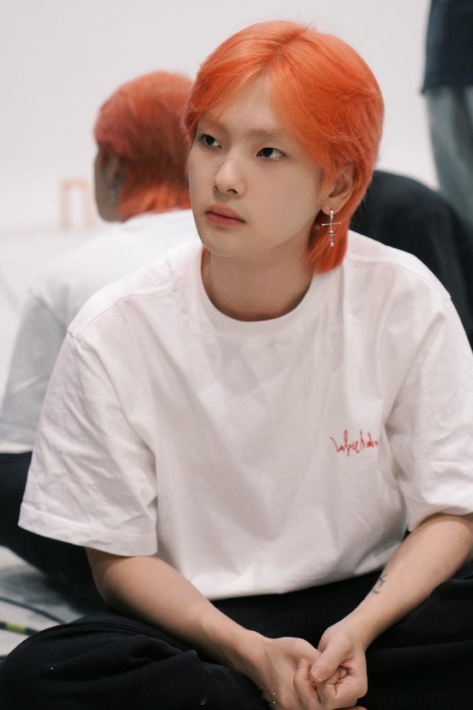 #周震南演唱会排练照##周震南今日关键词挥汗如雨# 周震南在排练中展现出的毅力令