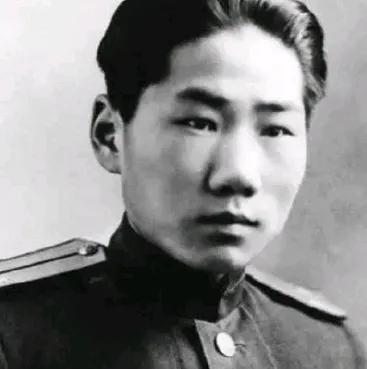 今天，毛岸英烈士诞辰102周年，自古忠孝难两全，孤坟异国昭千秋。