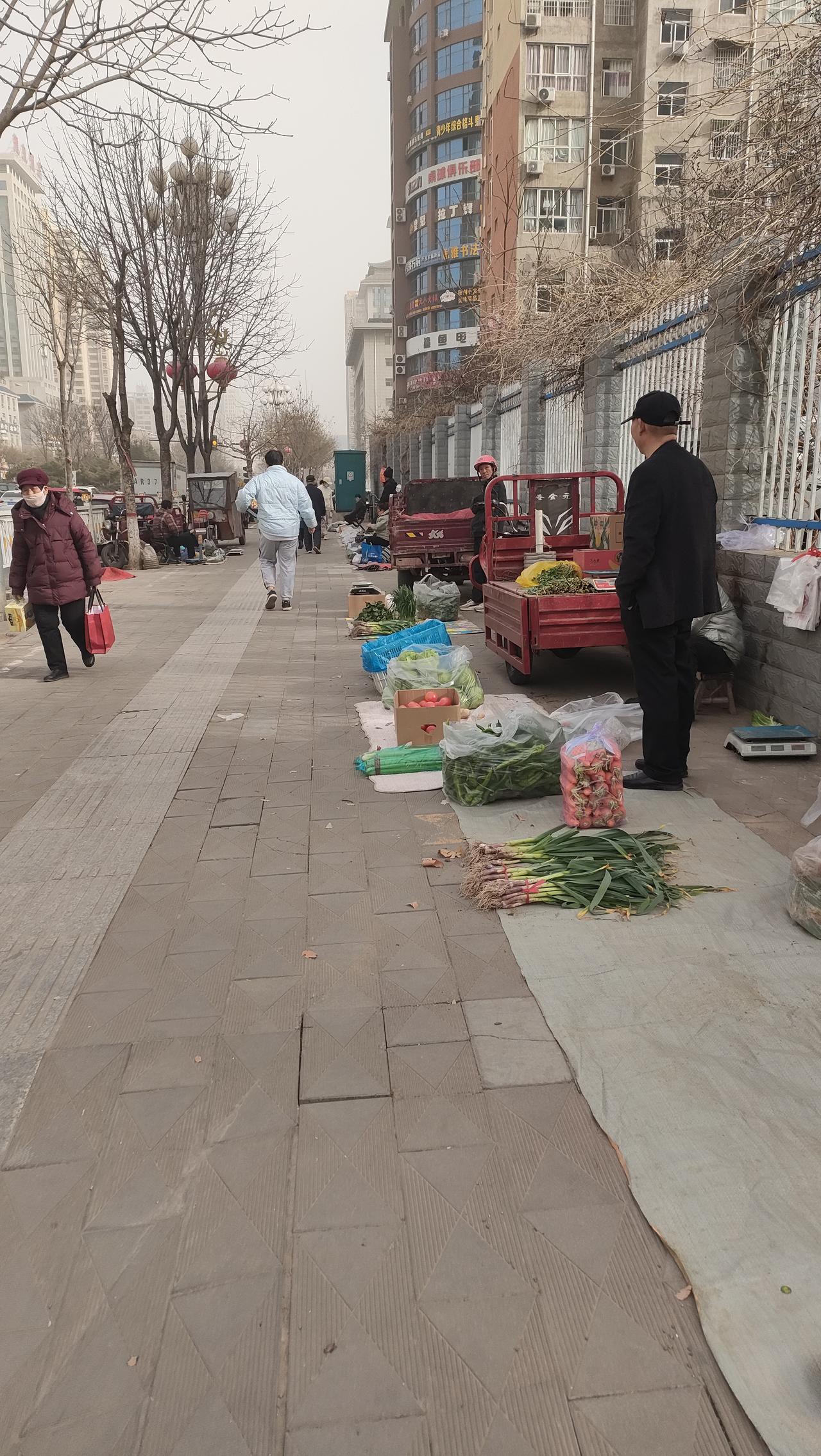 正月十六收心日，韩城人会吃收心馄饨，然后中午再吃凉面，不过现在基本都被凉皮代替，