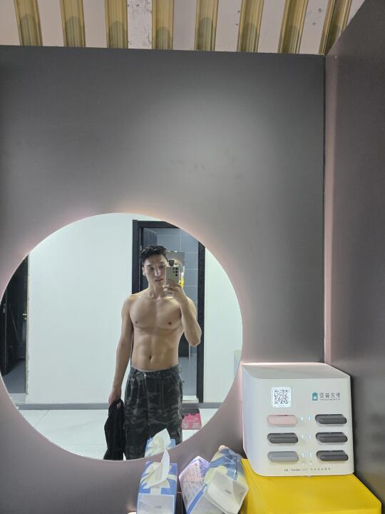 右滑穿衣服