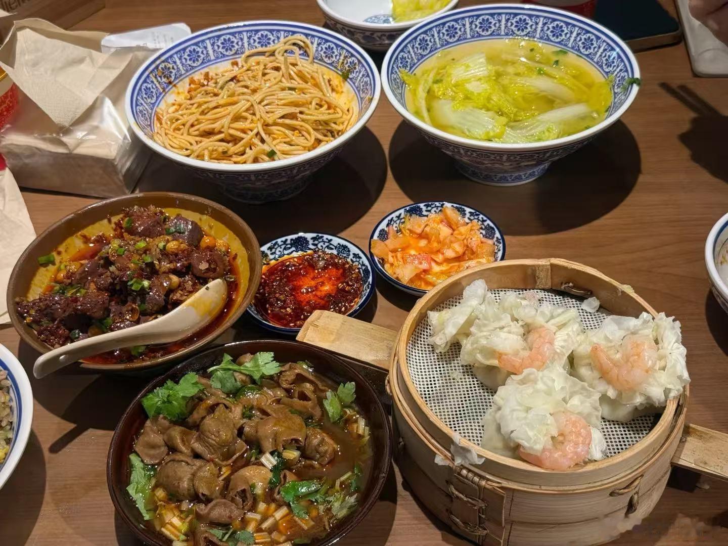 四川小县城 眉山青神县青神是个特别舒服的小县城，来这儿旅游不用赶景点，春天晚上还