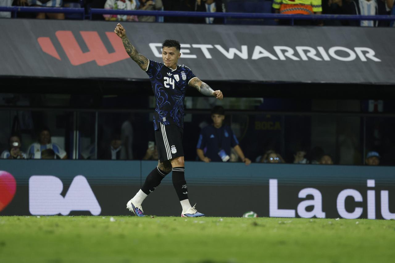 🎙️收获进球的恩佐，很有大哥范儿：

“我们之间的团结非常强大。对于所有新加入