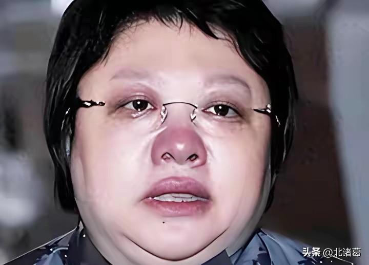韩红翻车，是社会信任危机的一次集中爆发，主要有以下几个问题遭到大家质疑：
1、走