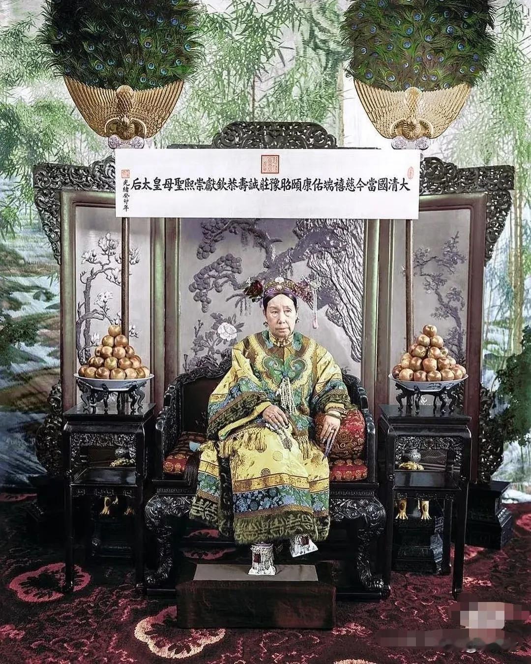 1903年，68岁的慈禧彩色肖像，这可是个很有意思的话题。从这张照片的细节中，或