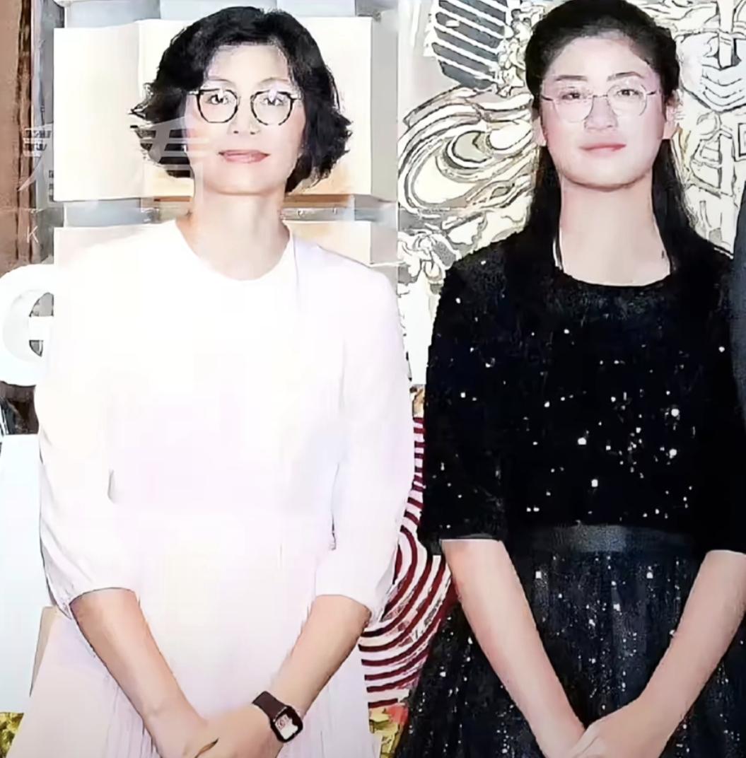 姚明的闺女和叶莉