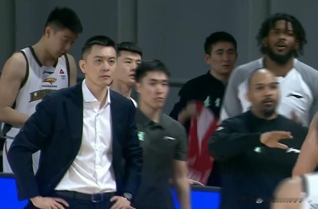 赛季得分新低，辽宁65-91惨败上海。
今晚辽宁主场迎战上海，2025最后一战，