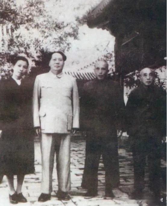 珍贵照片，毛主席与文家亲友的罕见合影，毛主席的母亲，名叫文七妹，在同族姐妹中排行