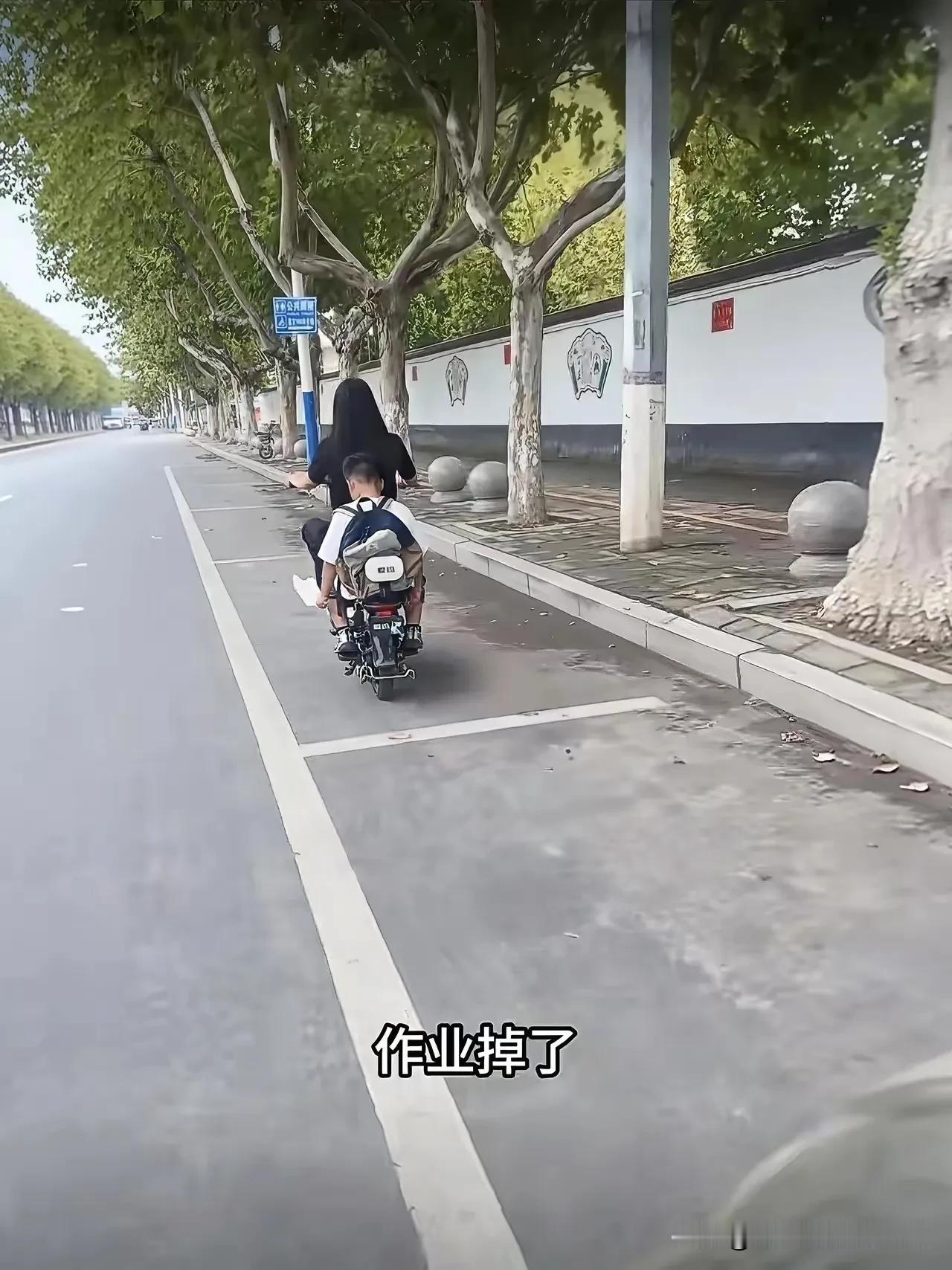 路上做了一件好事，小孩哥不但不感谢我，那眼神都想刀了我。