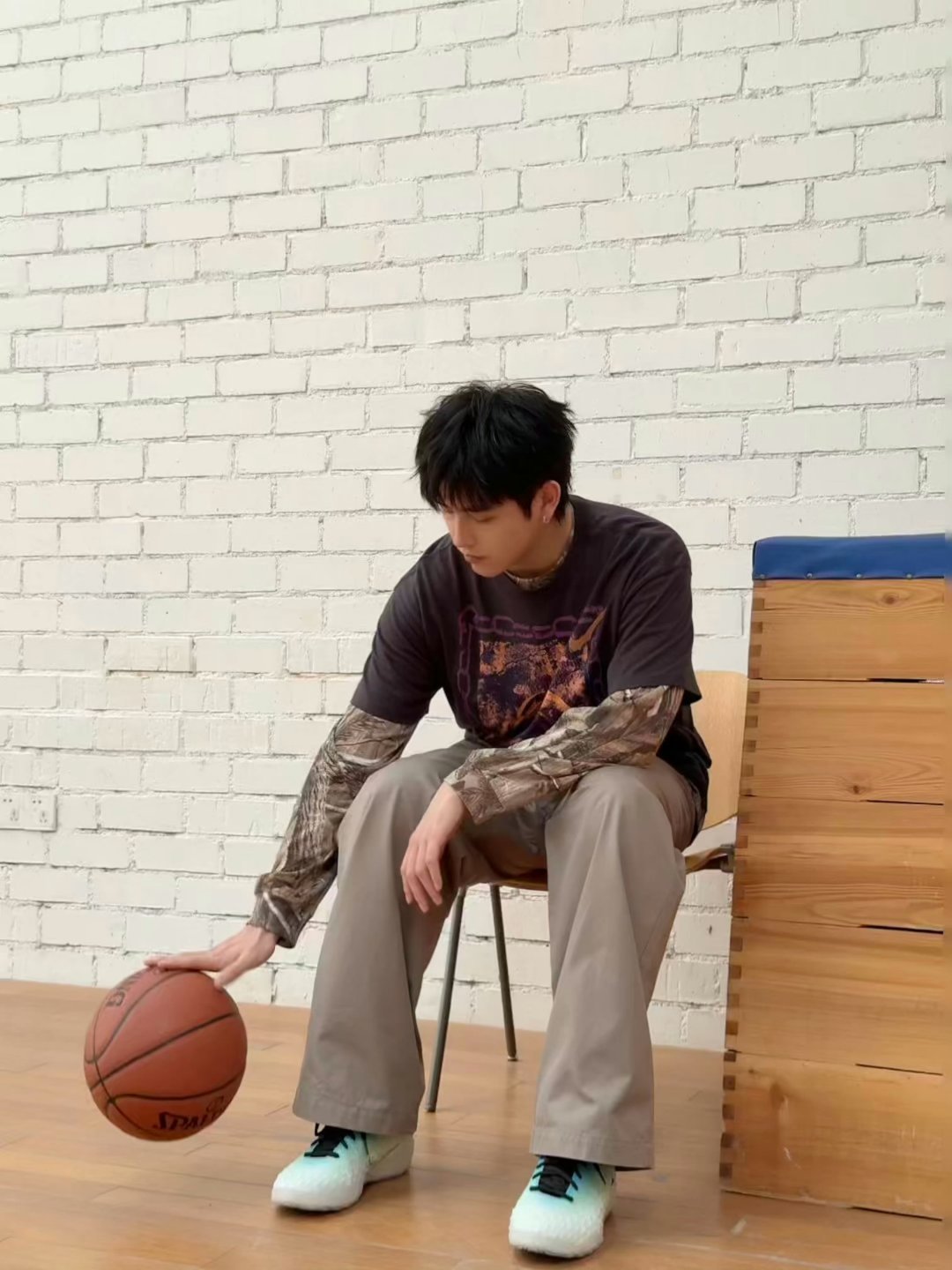 陈飞宇方穆扬新鲜的阿瑟，篮球🏀帅哥，青春男大～已帅晕了，漫不经心，一个漂亮弧度